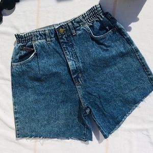 •Vintage Lee Acid Wash High Waisted Shorts•